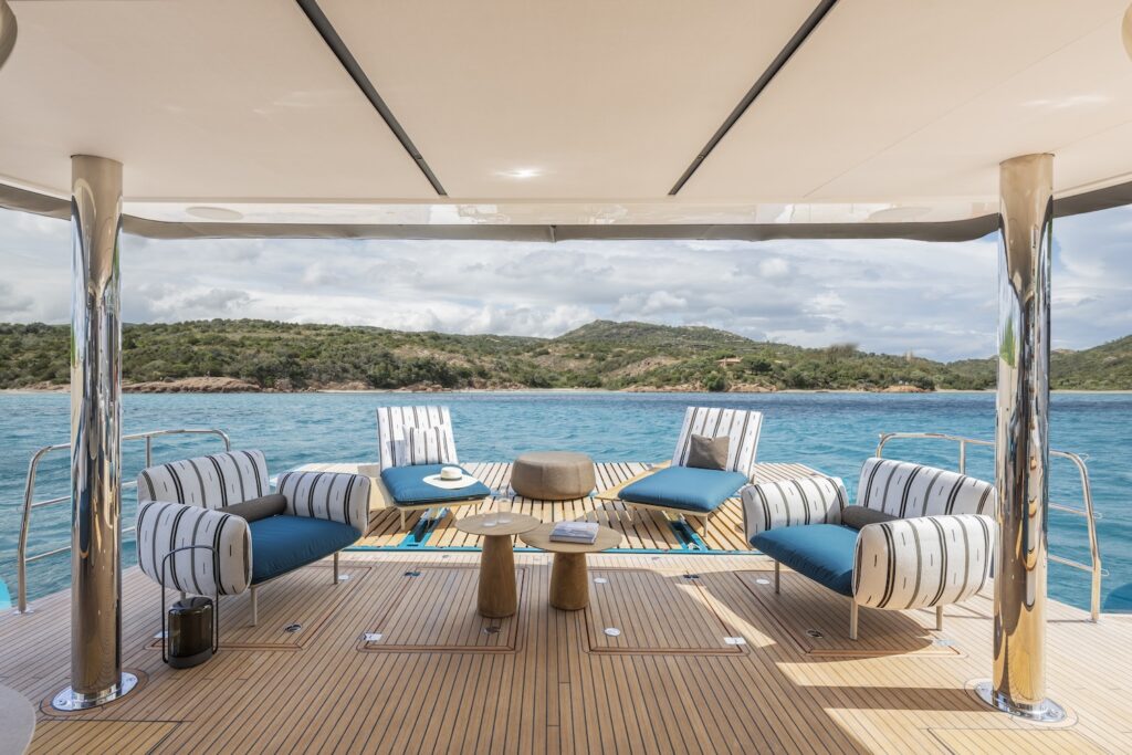 Lagoon EIGHTY2 zadní kokpit a hydraulická plošina