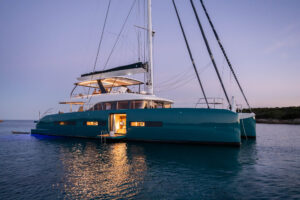 Lagoon EIGHTY2 s výklopnou terasou v kajutě majitele